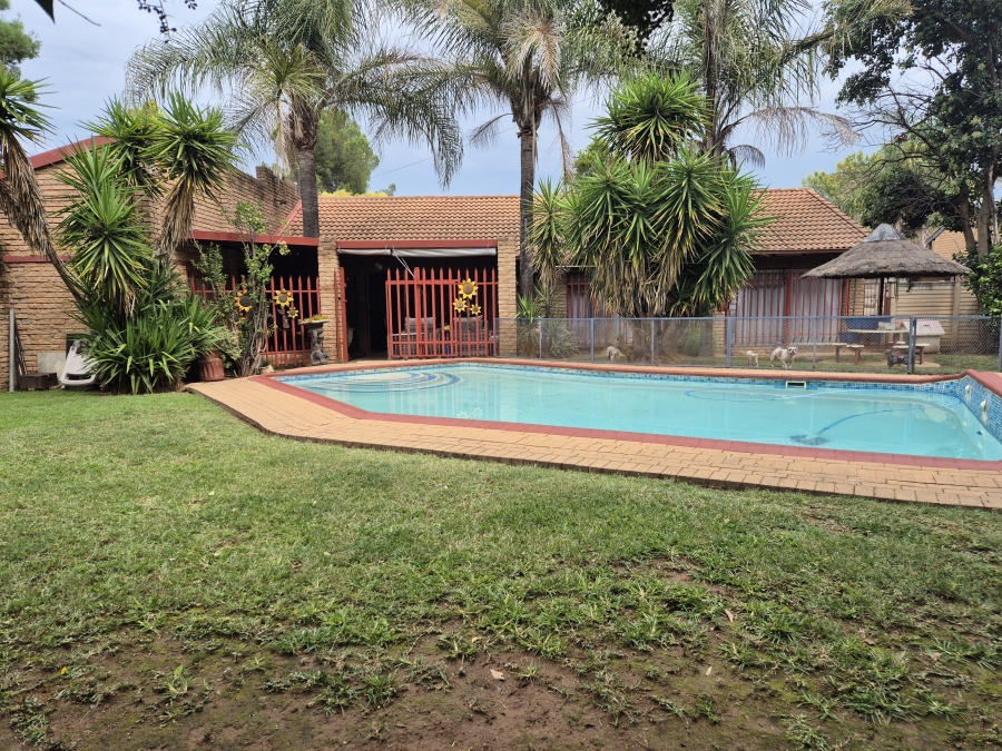 3 Bedroom Property for Sale in Flimieda North West